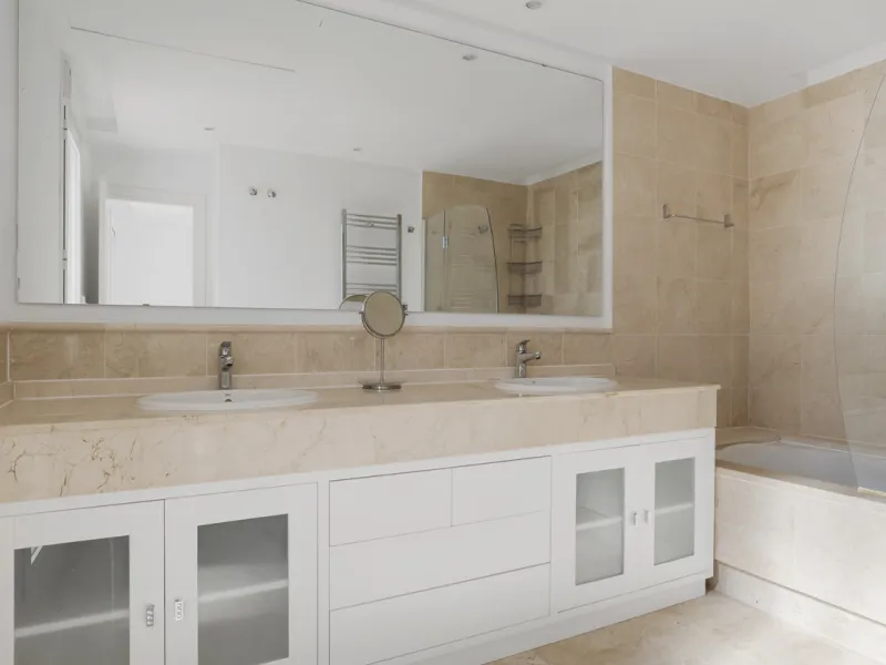 Apartment - Duplex в продаже в Marbella, Málaga. В доме 4 спален и 4 ванных комнат. Площадь дома 186 м²