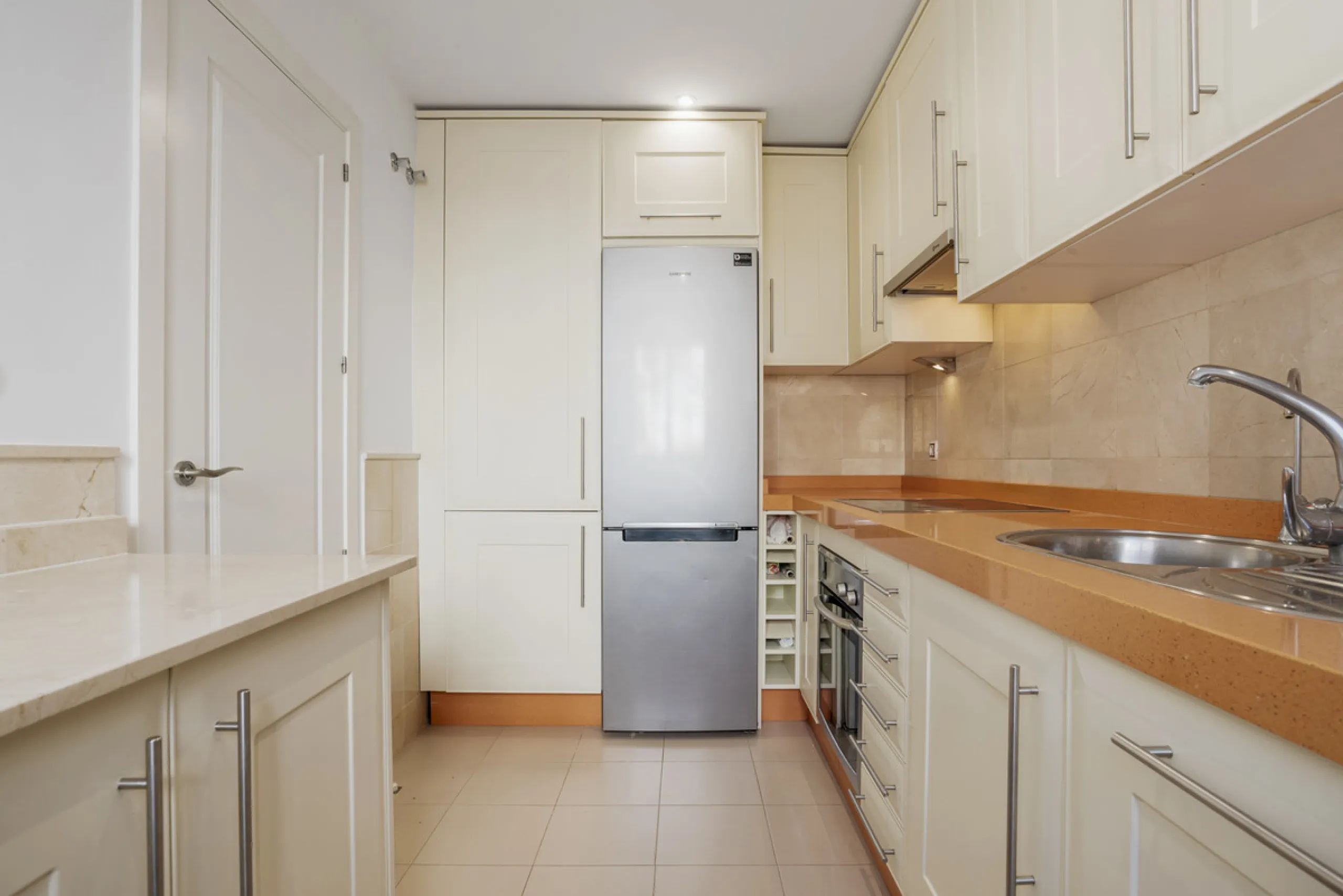 Apartment - Duplex в продаже в Marbella, Málaga. В доме 4 спален и 4 ванных комнат. Площадь дома 186 м²