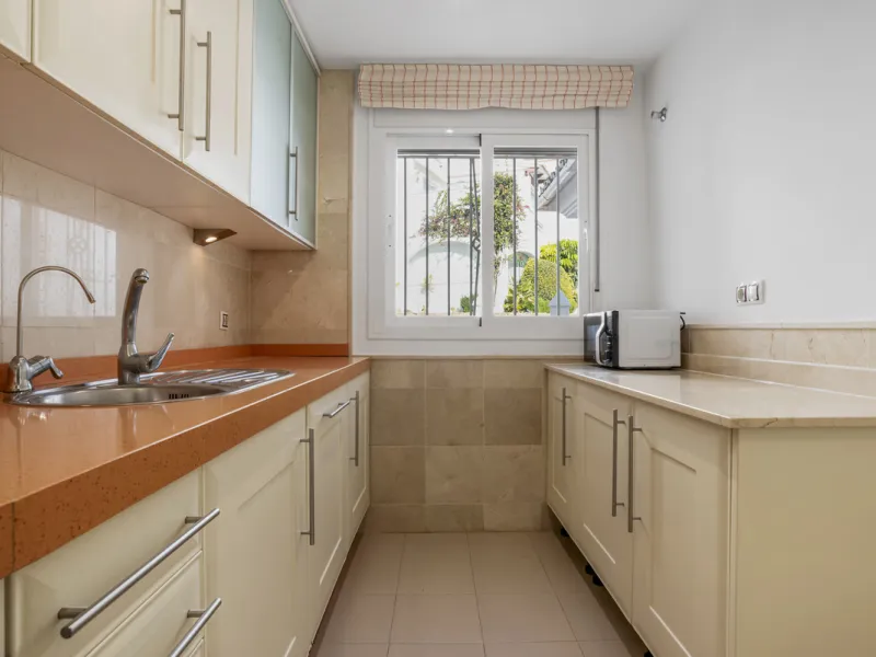 Apartment - Duplex в продаже в Marbella, Málaga. В доме 4 спален и 4 ванных комнат. Площадь дома 186 м²