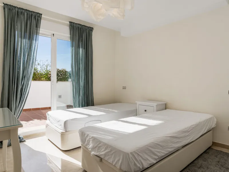Apartment - Duplex в продаже в Marbella, Málaga. В доме 4 спален и 4 ванных комнат. Площадь дома 186 м²