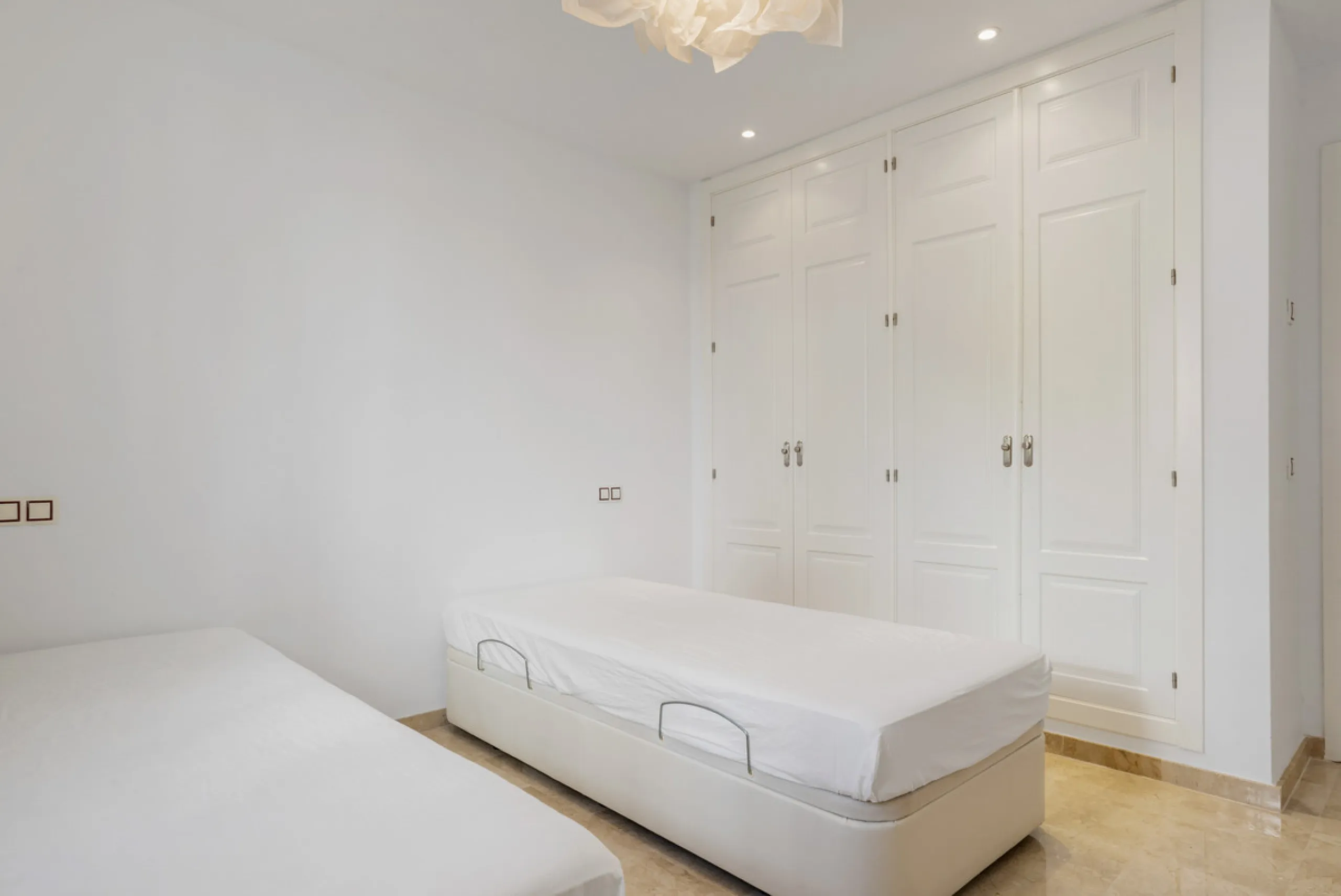 Apartment - Duplex в продаже в Marbella, Málaga. В доме 4 спален и 4 ванных комнат. Площадь дома 186 м²