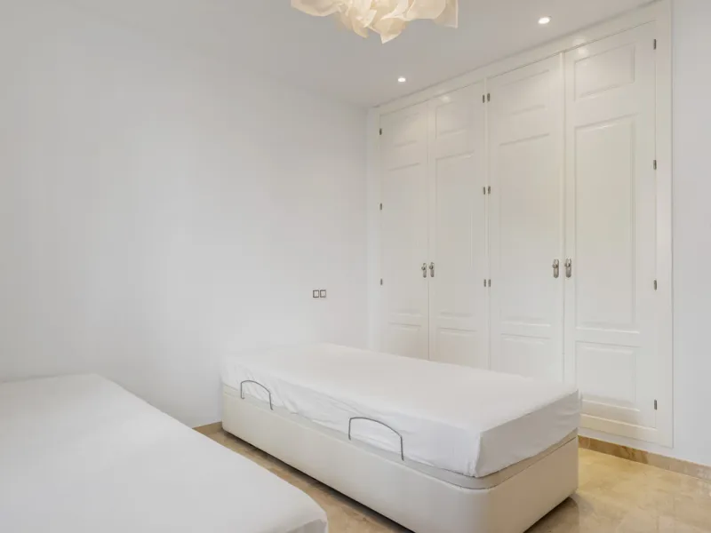 Apartment - Duplex в продаже в Marbella, Málaga. В доме 4 спален и 4 ванных комнат. Площадь дома 186 м²