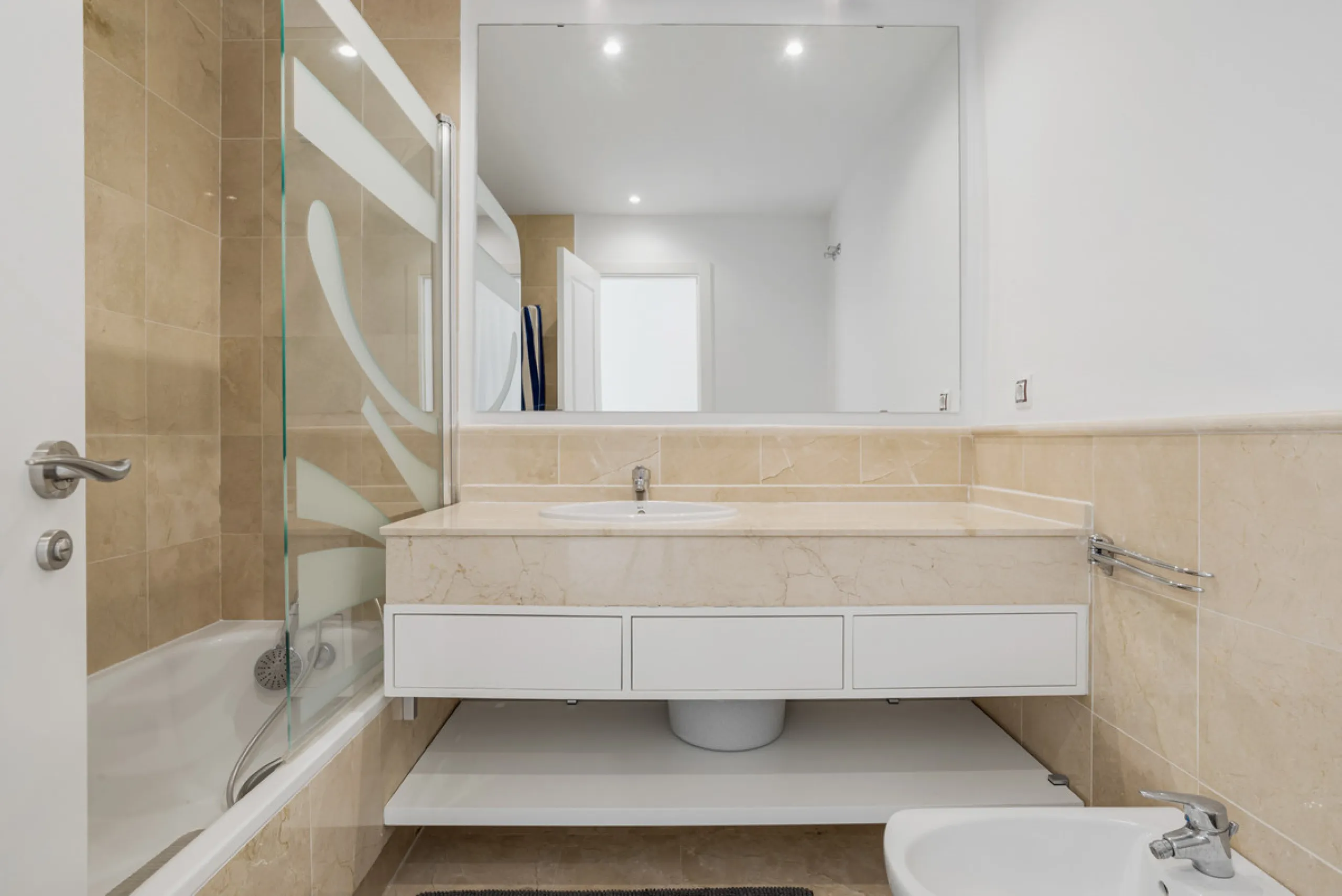 Apartment - Duplex в продаже в Marbella, Málaga. В доме 4 спален и 4 ванных комнат. Площадь дома 186 м²