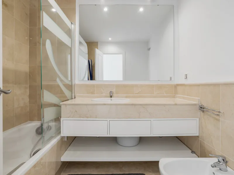 Apartment - Duplex в продаже в Marbella, Málaga. В доме 4 спален и 4 ванных комнат. Площадь дома 186 м²