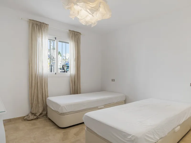 Apartment - Duplex в продаже в Marbella, Málaga. В доме 4 спален и 4 ванных комнат. Площадь дома 186 м²