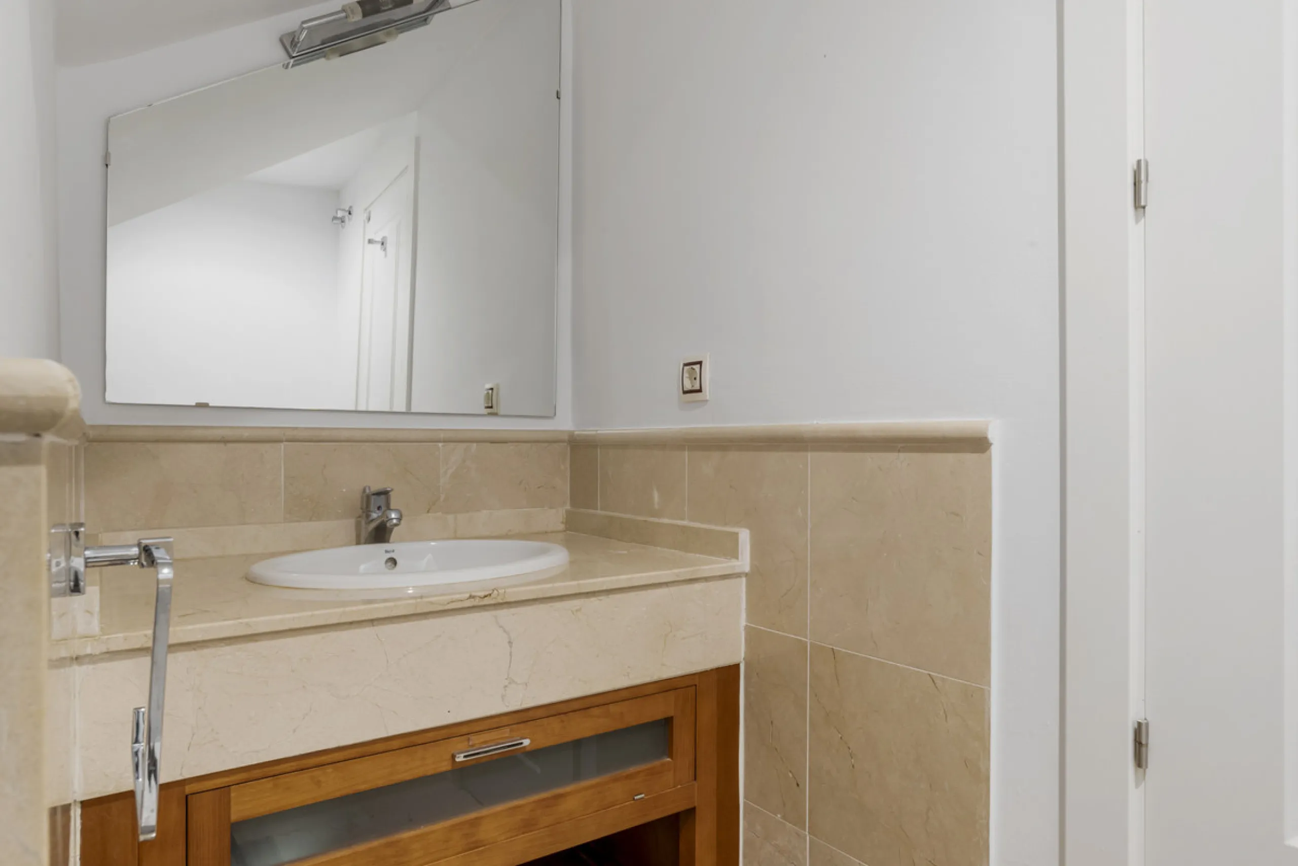 Apartment - Duplex в продаже в Marbella, Málaga. В доме 4 спален и 4 ванных комнат. Площадь дома 186 м²