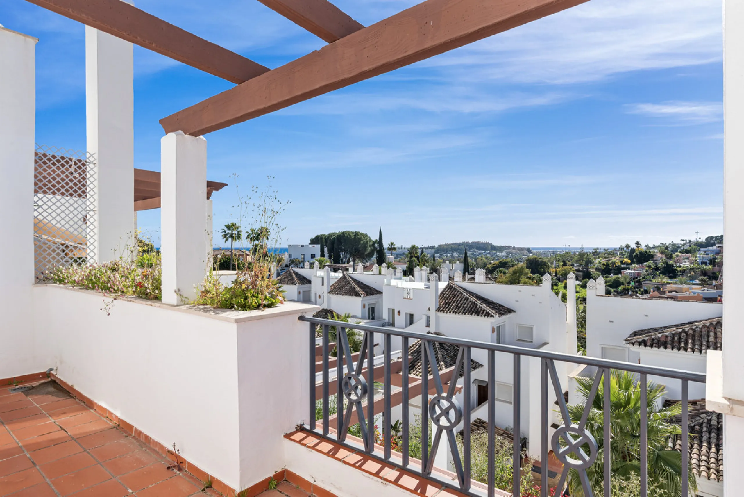 Apartment - Duplex в продаже в Marbella, Málaga. В доме 4 спален и 4 ванных комнат. Площадь дома 186 м²