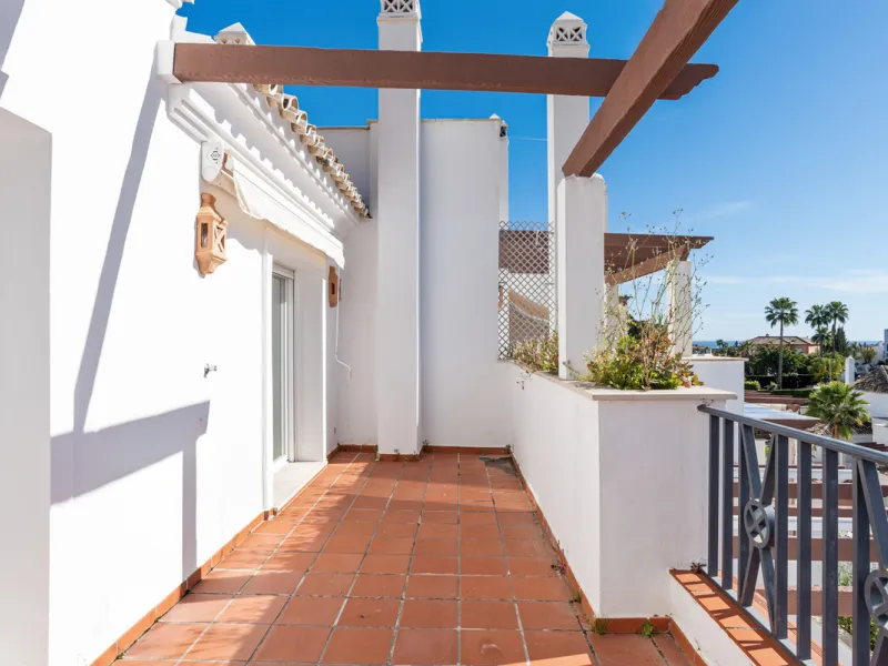 Apartment - Duplex в продаже в Marbella, Málaga. В доме 4 спален и 4 ванных комнат. Площадь дома 186 м²