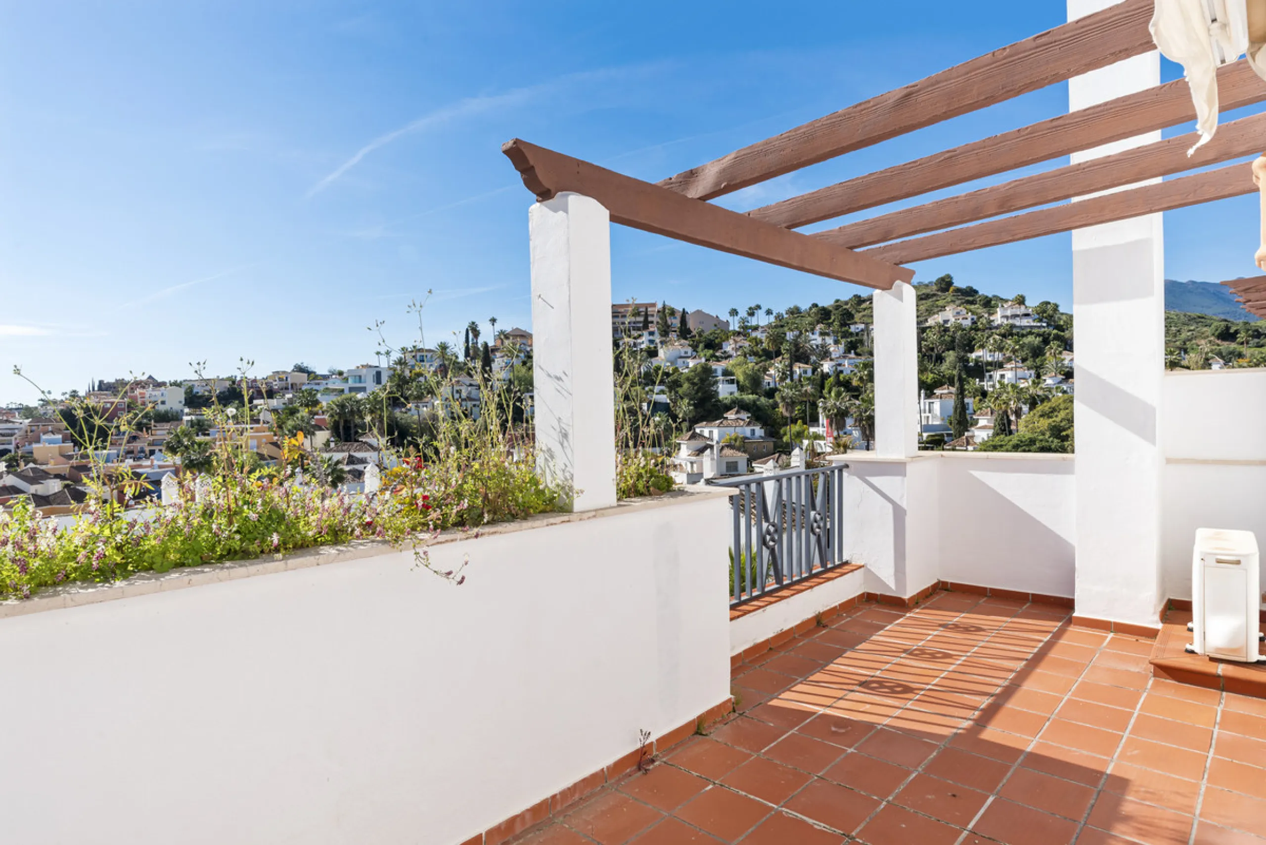 Apartment - Duplex в продаже в Marbella, Málaga. В доме 4 спален и 4 ванных комнат. Площадь дома 186 м²