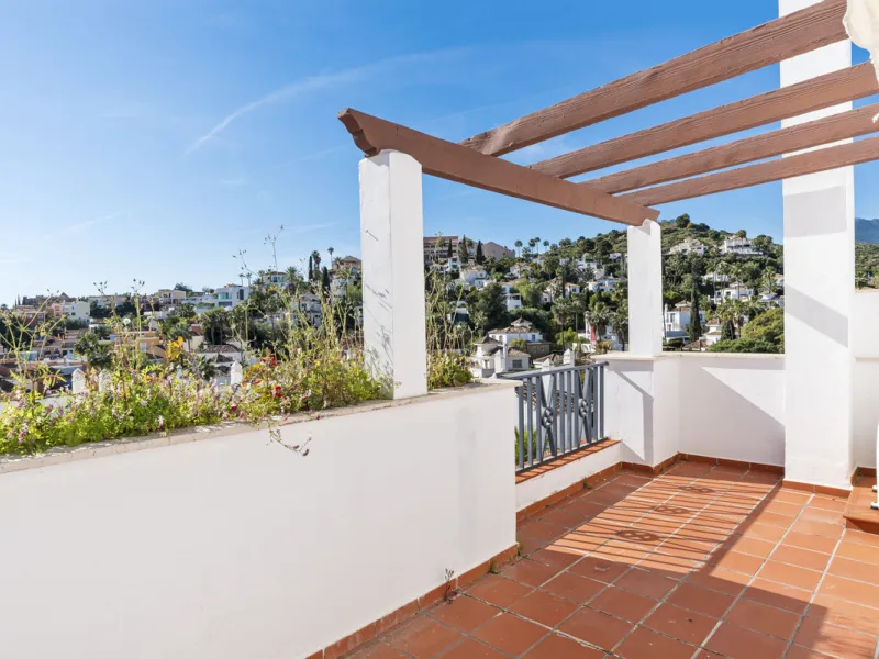 Apartment - Duplex в продаже в Marbella, Málaga. В доме 4 спален и 4 ванных комнат. Площадь дома 186 м²