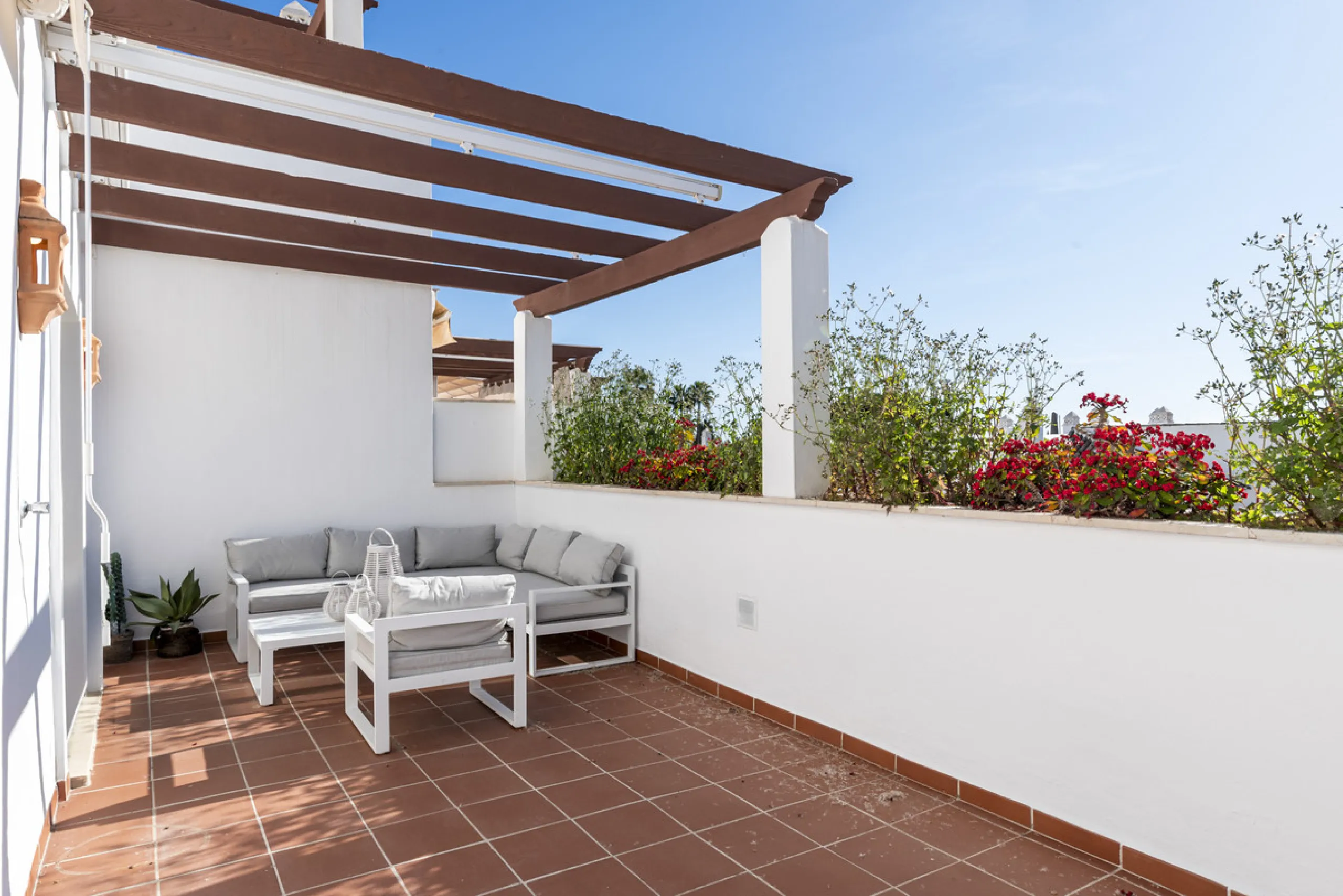Apartment - Duplex в продаже в Marbella, Málaga. В доме 4 спален и 4 ванных комнат. Площадь дома 186 м²