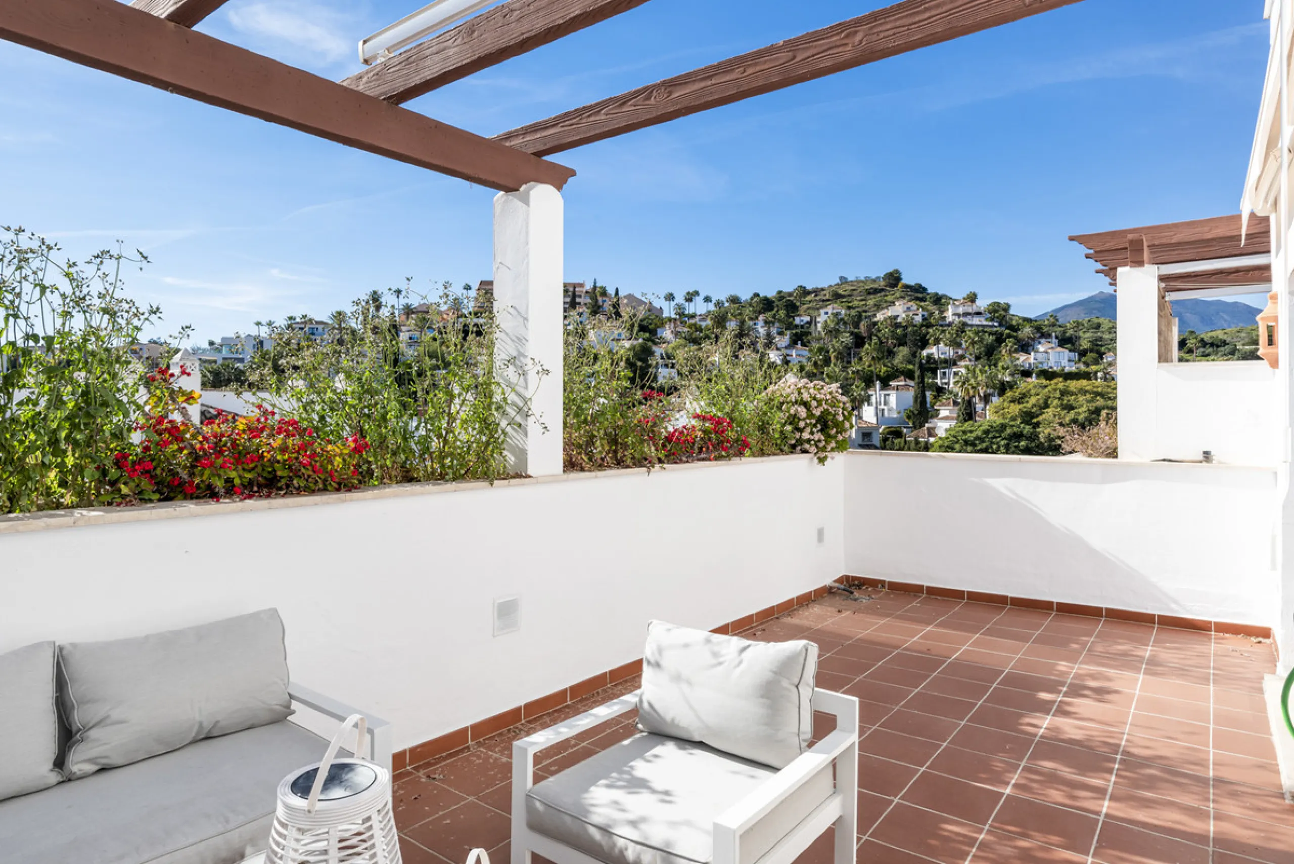 Apartment - Duplex в продаже в Marbella, Málaga. В доме 4 спален и 4 ванных комнат. Площадь дома 186 м²