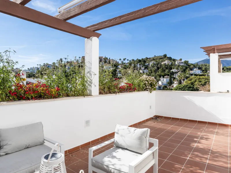 Apartment - Duplex в продаже в Marbella, Málaga. В доме 4 спален и 4 ванных комнат. Площадь дома 186 м²