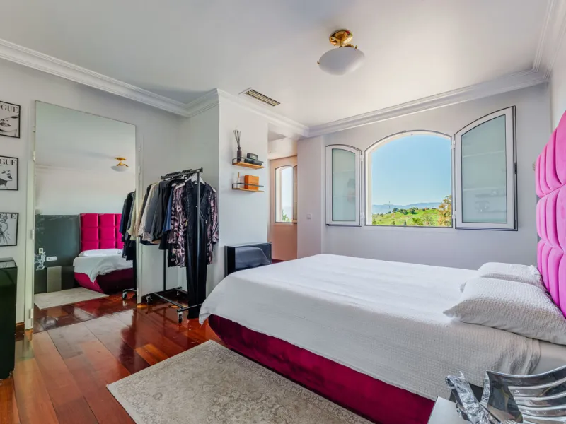 House - Detached Villa в продаже в Málaga, Málaga. В доме 8 спален и 5 ванных комнат. Площадь дома 685 м². Площадь участка 1250 м²