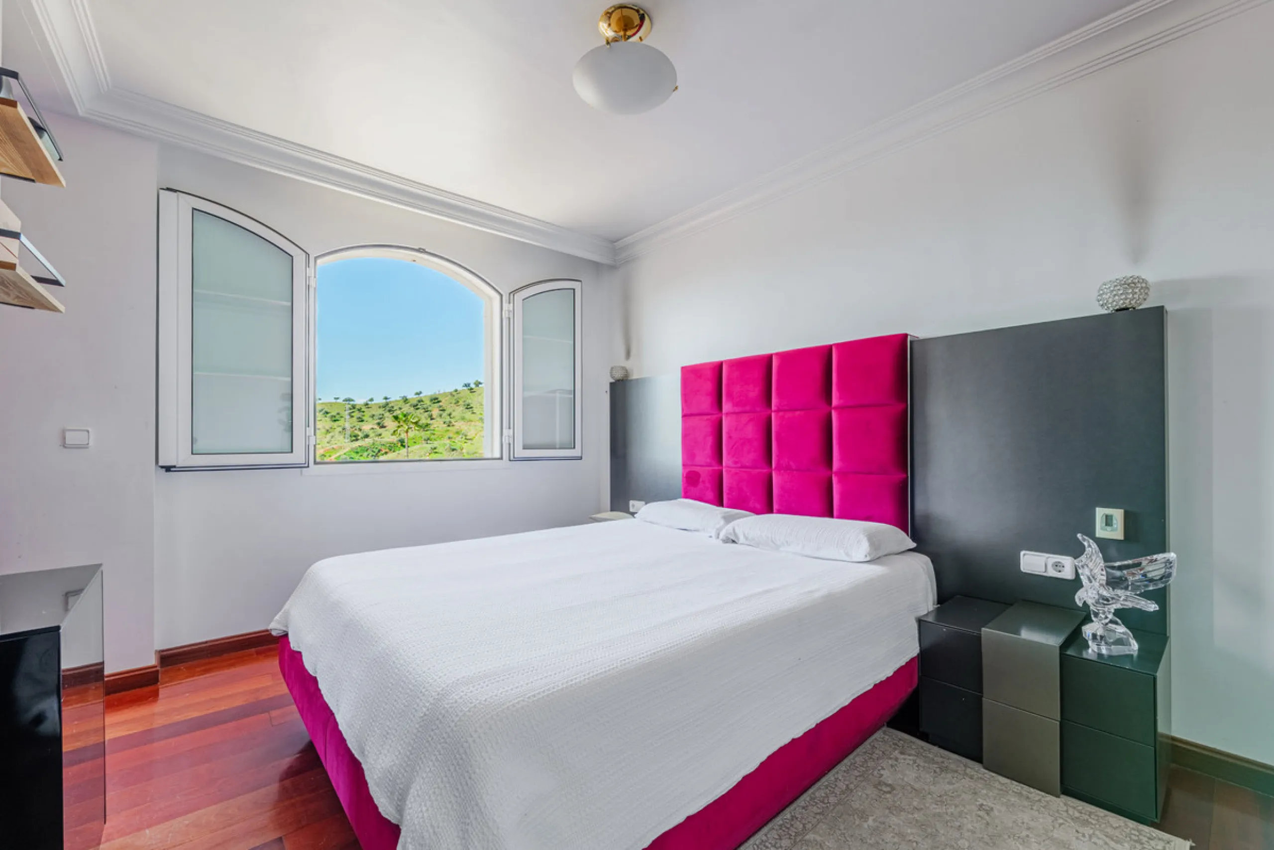 House - Detached Villa в продаже в Málaga, Málaga. В доме 8 спален и 5 ванных комнат. Площадь дома 685 м². Площадь участка 1250 м²