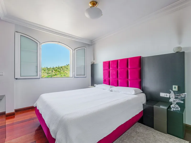 House - Detached Villa в продаже в Málaga, Málaga. В доме 8 спален и 5 ванных комнат. Площадь дома 685 м². Площадь участка 1250 м²