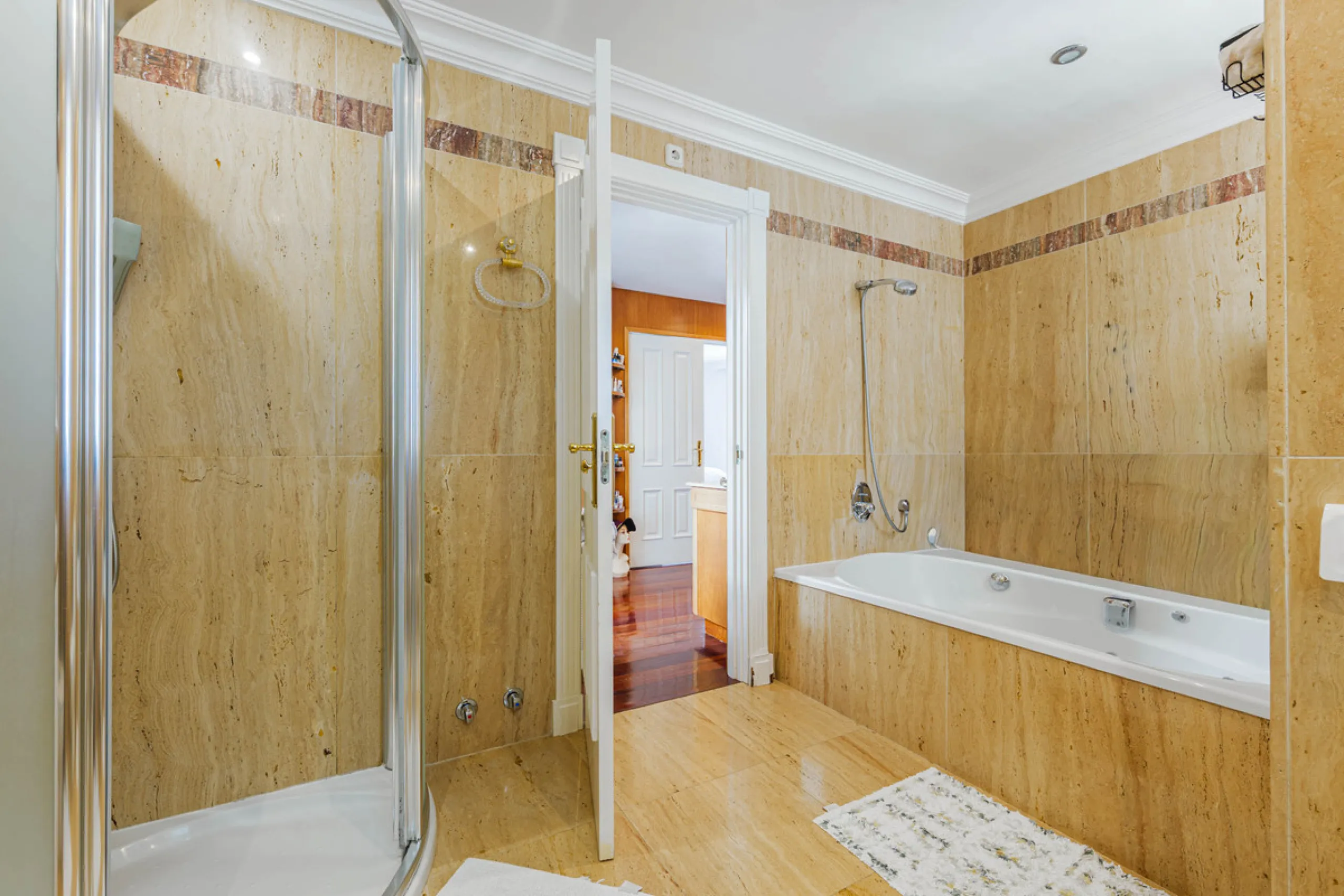 House - Detached Villa в продаже в Málaga, Málaga. В доме 8 спален и 5 ванных комнат. Площадь дома 685 м². Площадь участка 1250 м²
