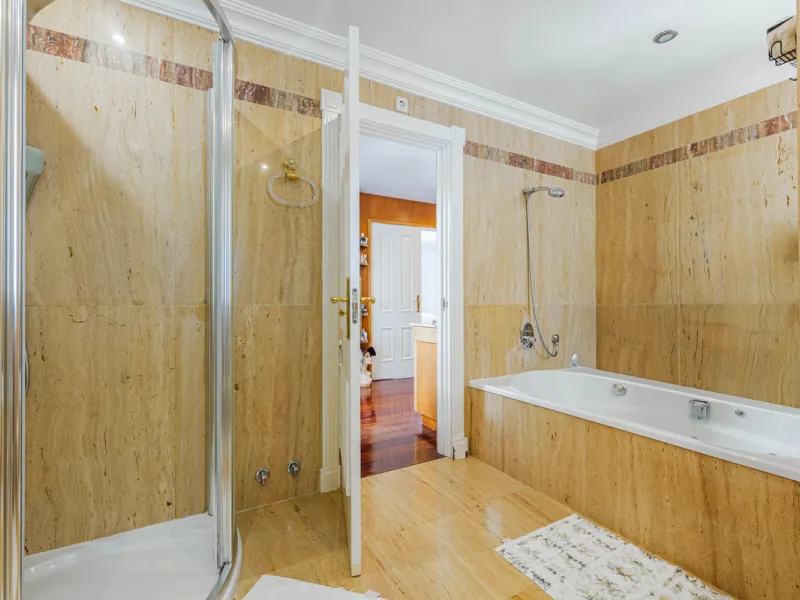 House - Detached Villa в продаже в Málaga, Málaga. В доме 8 спален и 5 ванных комнат. Площадь дома 685 м². Площадь участка 1250 м²