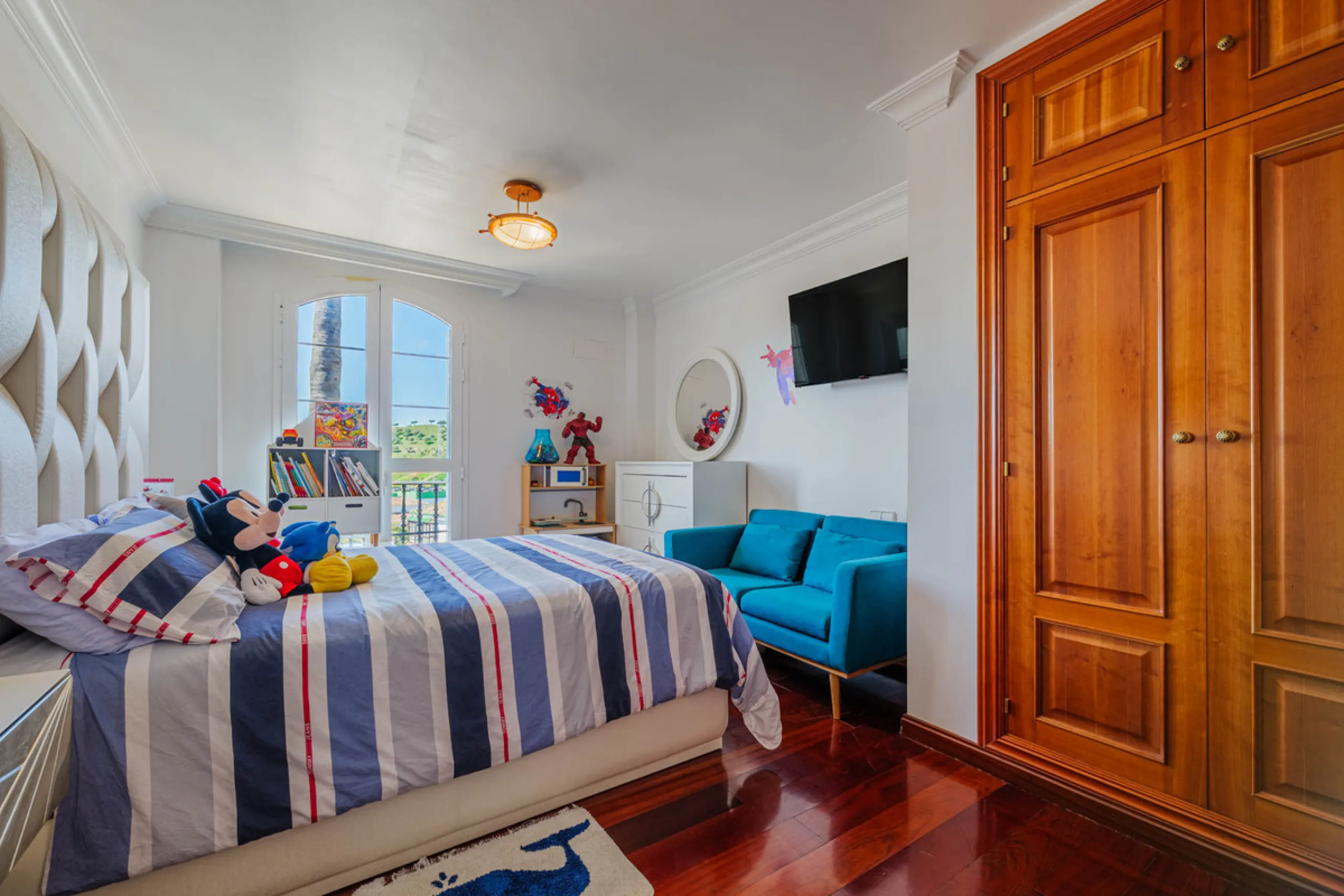 House - Detached Villa в продаже в Málaga, Málaga. В доме 8 спален и 5 ванных комнат. Площадь дома 685 м². Площадь участка 1250 м²