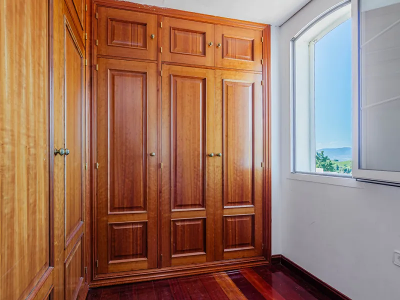 House - Detached Villa в продаже в Málaga, Málaga. В доме 8 спален и 5 ванных комнат. Площадь дома 685 м². Площадь участка 1250 м²