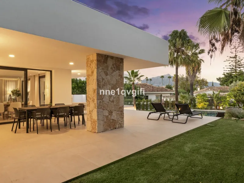 Easy viewings! Keys in the office.