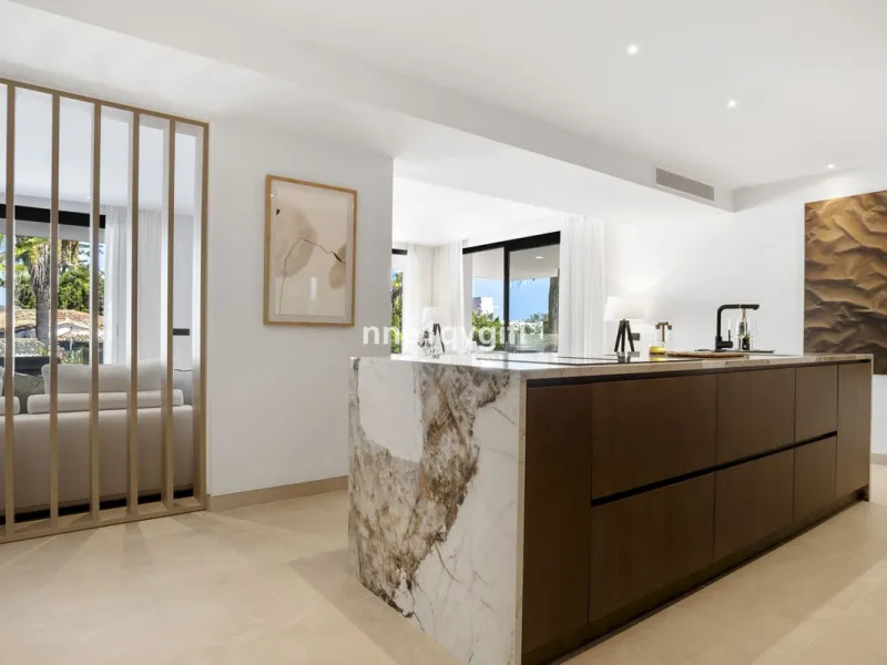 Easy viewings! Keys in the office.