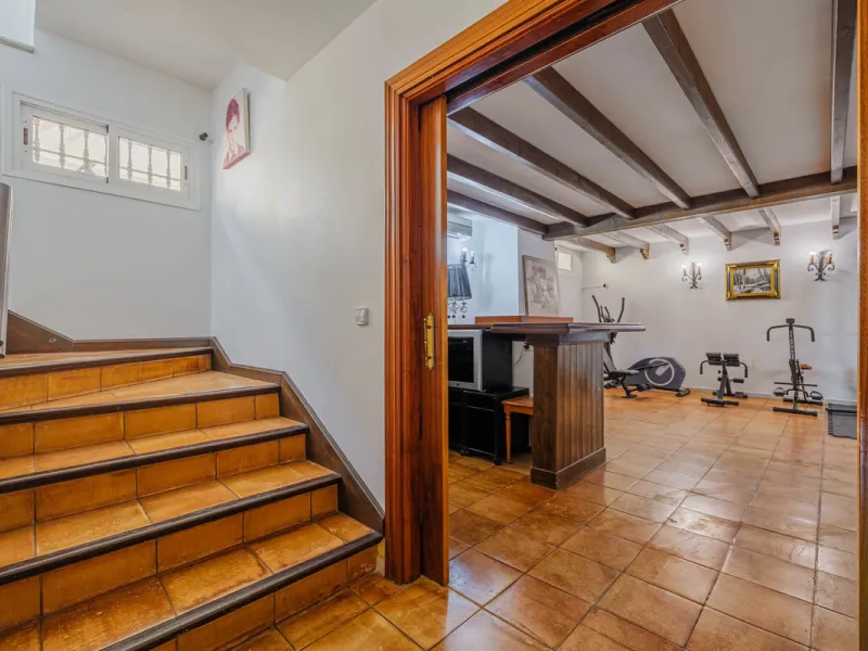 House - Detached Villa в продаже в Málaga, Málaga. В доме 8 спален и 5 ванных комнат. Площадь дома 685 м². Площадь участка 1250 м²