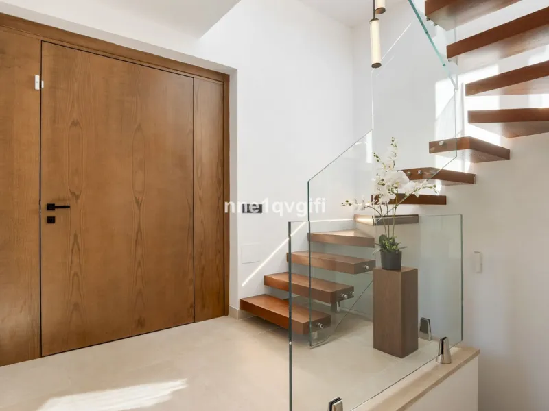 Easy viewings! Keys in the office.
