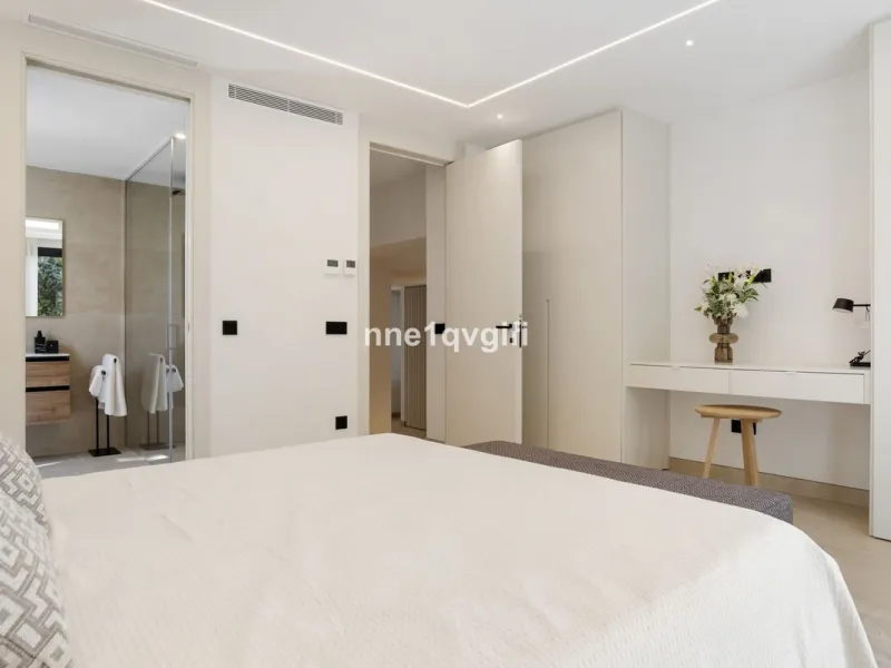 Easy viewings! Keys in the office.