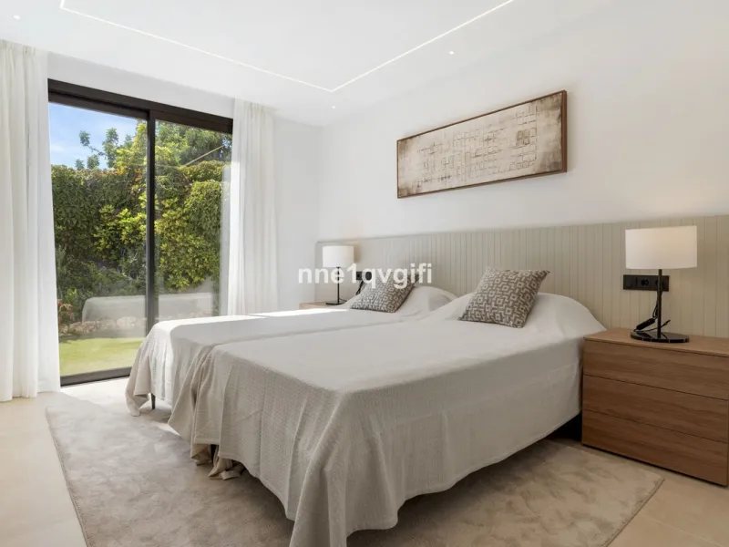 Easy viewings! Keys in the office.