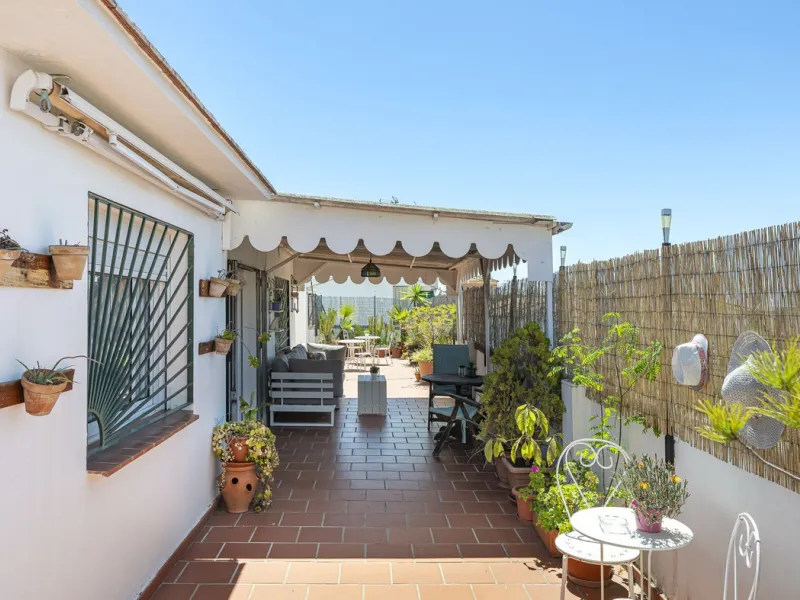 Strategic Investment in Marbella: Licensed Tourist Penthouse with Rooftop Terrace - constant flow of guests with over 90% occupancy - proven high profitability.