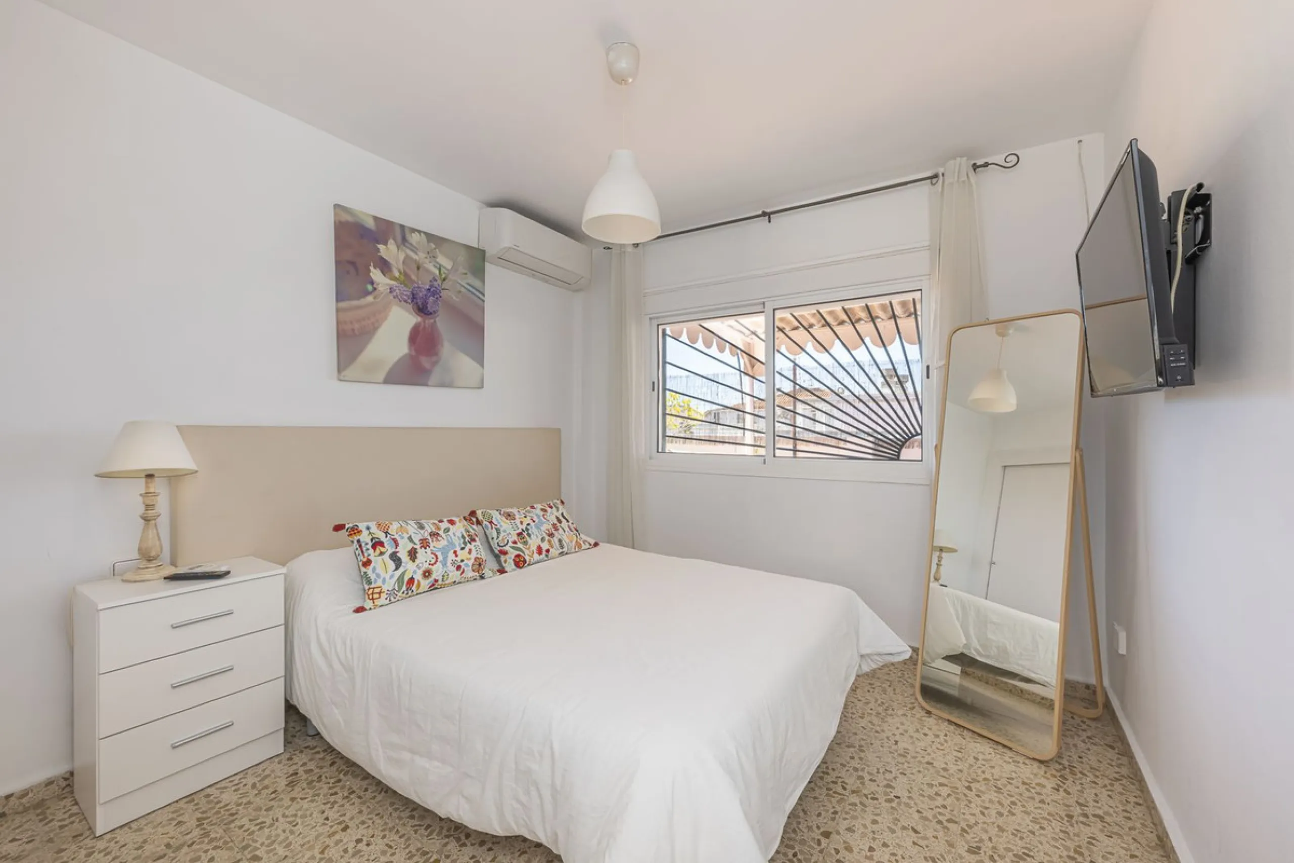 Strategic Investment in Marbella: Licensed Tourist Penthouse with Rooftop Terrace - constant flow of guests with over 90% occupancy - proven high profitability.