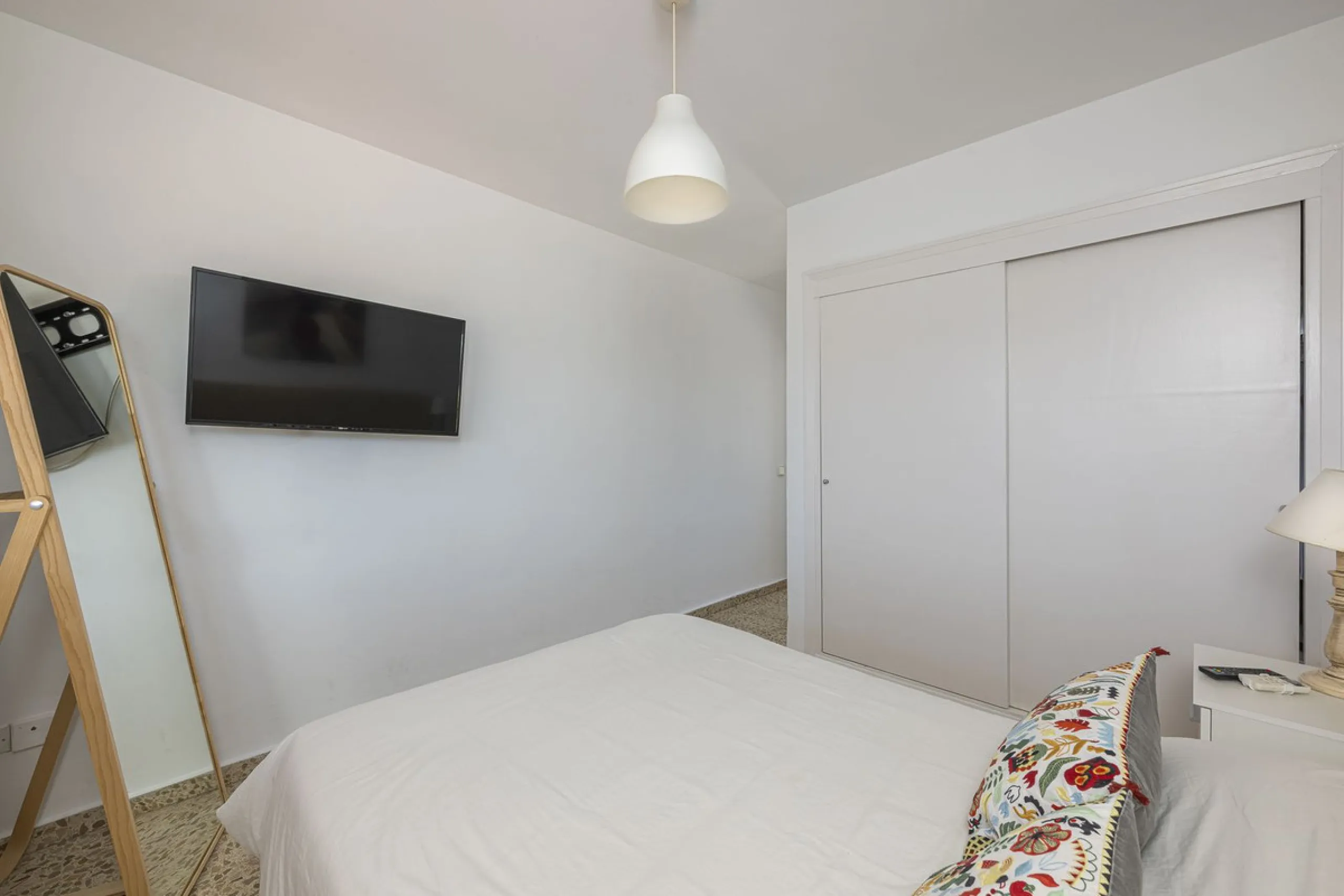 Strategic Investment in Marbella: Licensed Tourist Penthouse with Rooftop Terrace - constant flow of guests with over 90% occupancy - proven high profitability.