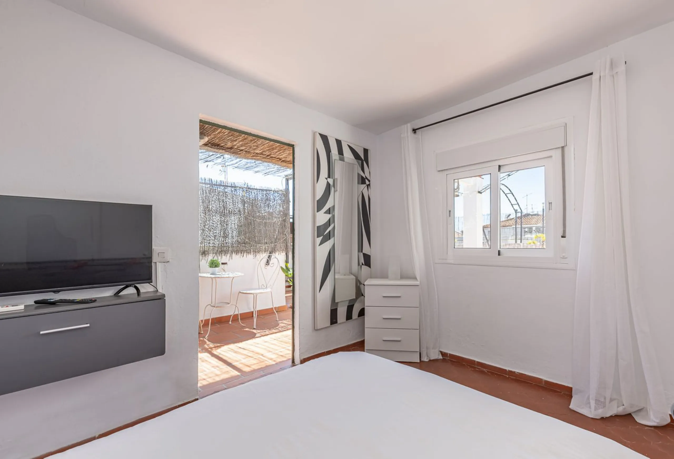 Strategic Investment in Marbella: Licensed Tourist Penthouse with Rooftop Terrace - constant flow of guests with over 90% occupancy - proven high profitability.