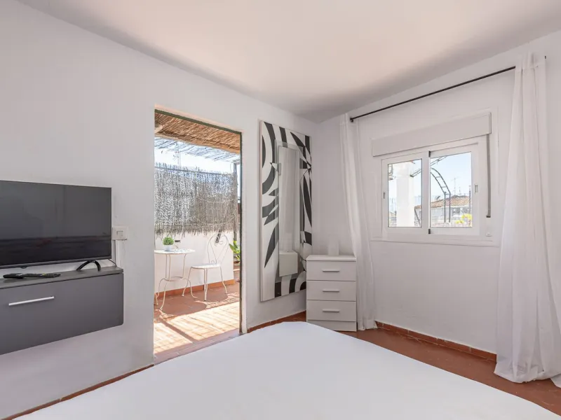 Strategic Investment in Marbella: Licensed Tourist Penthouse with Rooftop Terrace - constant flow of guests with over 90% occupancy - proven high profitability.