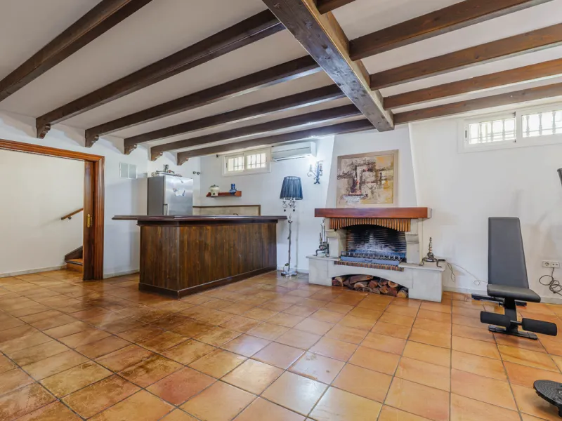 House - Detached Villa в продаже в Málaga, Málaga. В доме 8 спален и 5 ванных комнат. Площадь дома 685 м². Площадь участка 1250 м²