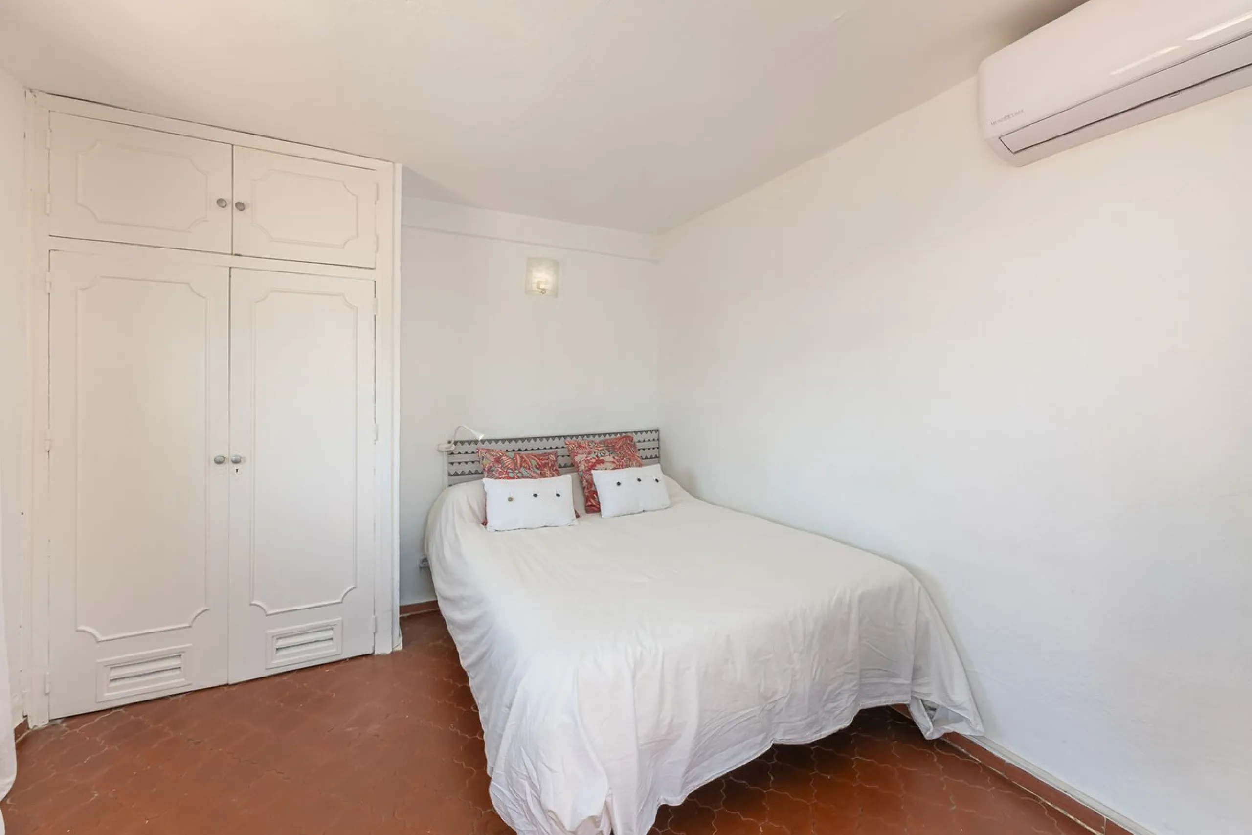 Strategic Investment in Marbella: Licensed Tourist Penthouse with Rooftop Terrace - constant flow of guests with over 90% occupancy - proven high profitability.