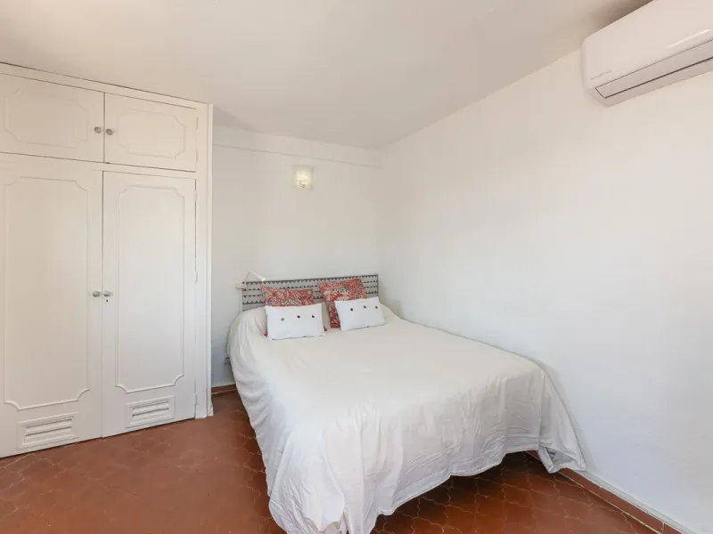 Strategic Investment in Marbella: Licensed Tourist Penthouse with Rooftop Terrace - constant flow of guests with over 90% occupancy - proven high profitability.