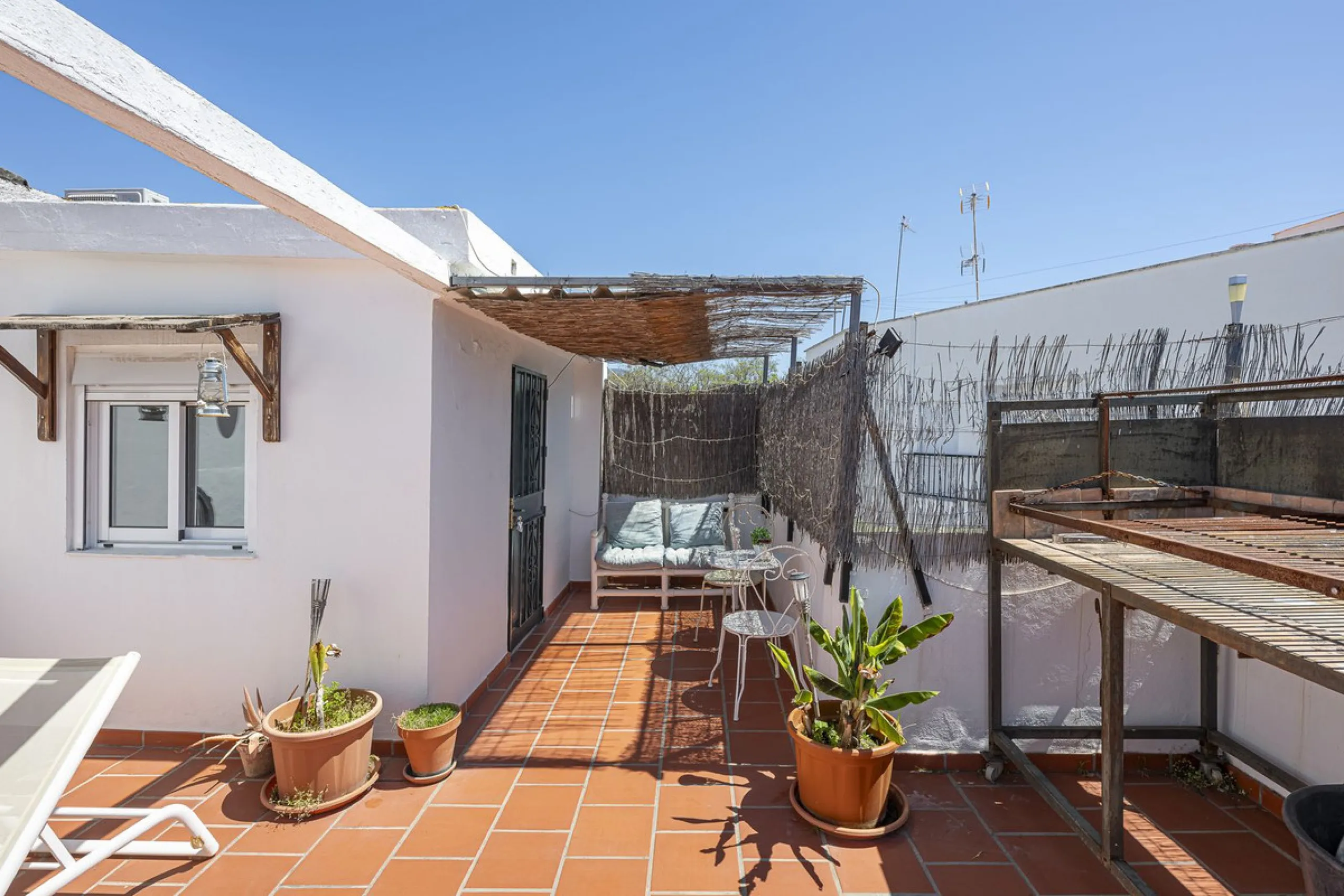 Strategic Investment in Marbella: Licensed Tourist Penthouse with Rooftop Terrace - constant flow of guests with over 90% occupancy - proven high profitability.