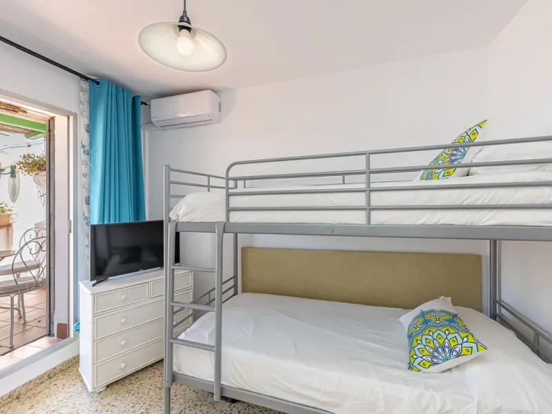 Strategic Investment in Marbella: Licensed Tourist Penthouse with Rooftop Terrace - constant flow of guests with over 90% occupancy - proven high profitability.