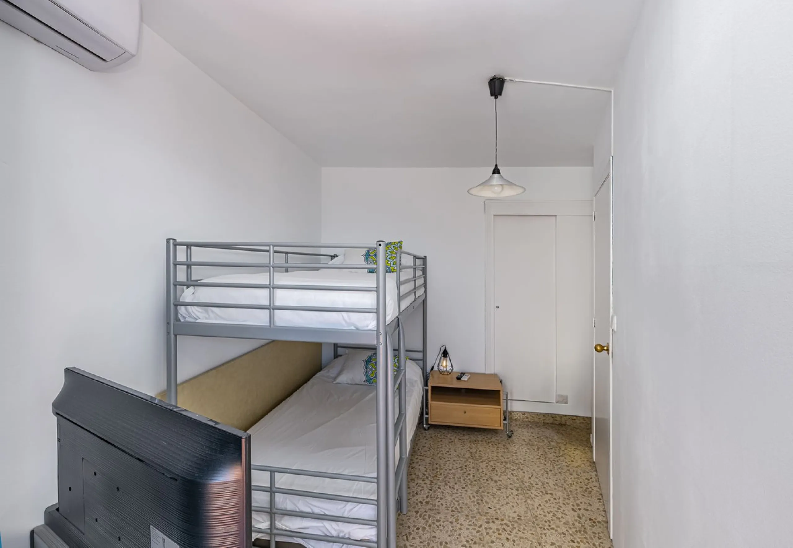 Strategic Investment in Marbella: Licensed Tourist Penthouse with Rooftop Terrace - constant flow of guests with over 90% occupancy - proven high profitability.