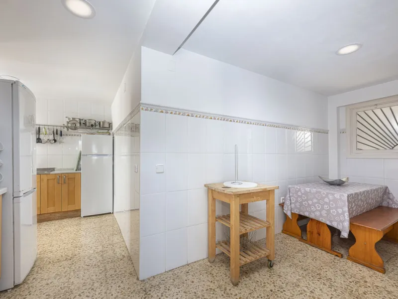 Strategic Investment in Marbella: Licensed Tourist Penthouse with Rooftop Terrace - constant flow of guests with over 90% occupancy - proven high profitability.