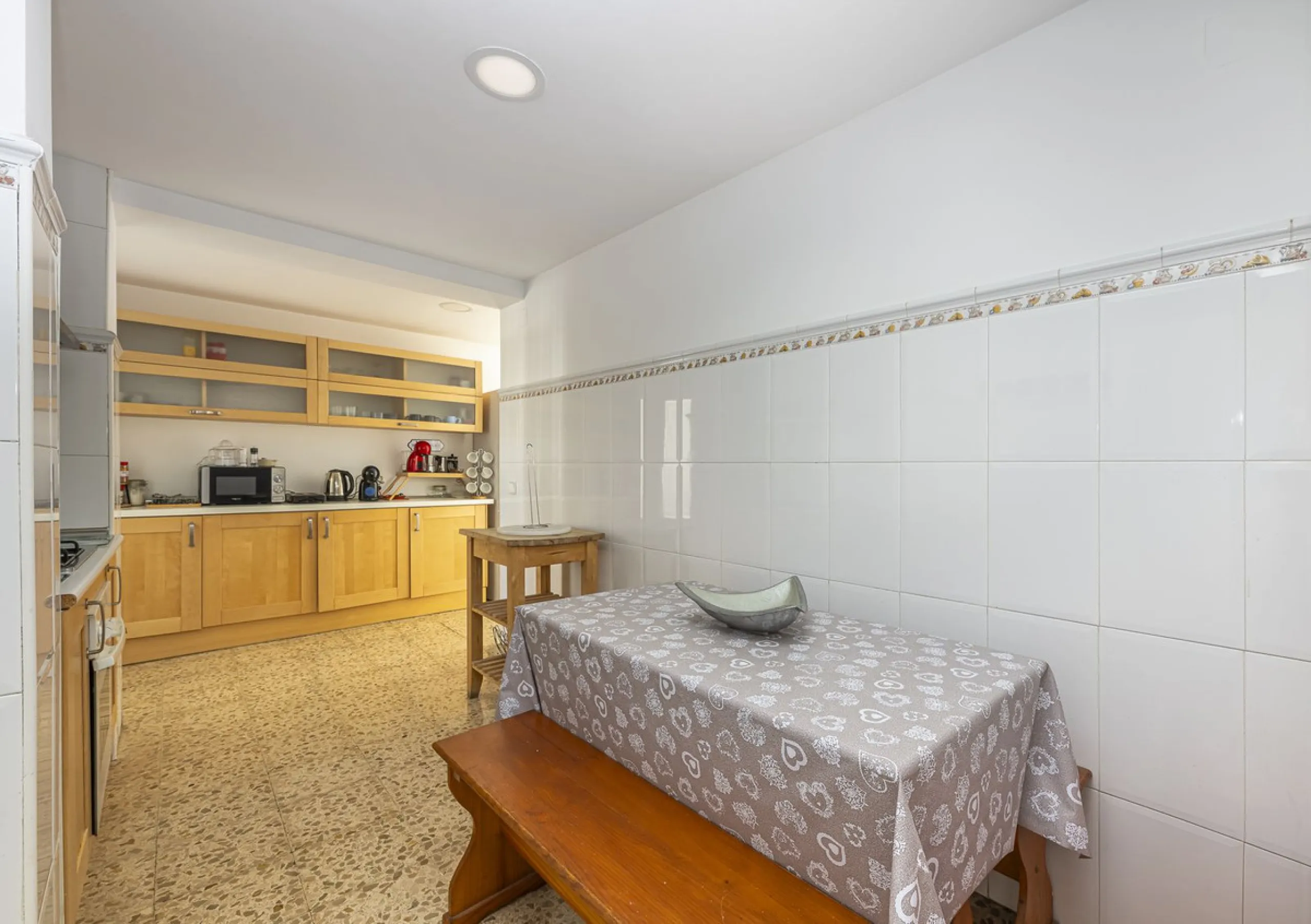 Strategic Investment in Marbella: Licensed Tourist Penthouse with Rooftop Terrace - constant flow of guests with over 90% occupancy - proven high profitability.