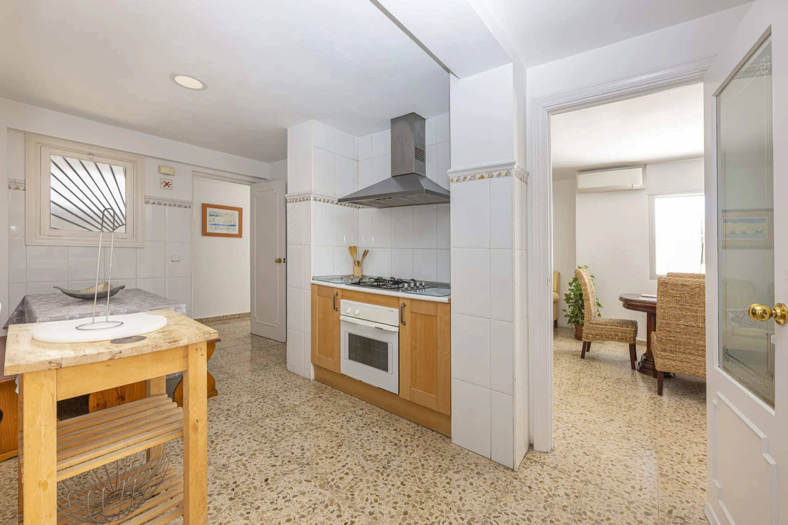 Strategic Investment in Marbella: Licensed Tourist Penthouse with Rooftop Terrace - constant flow of guests with over 90% occupancy - proven high profitability.