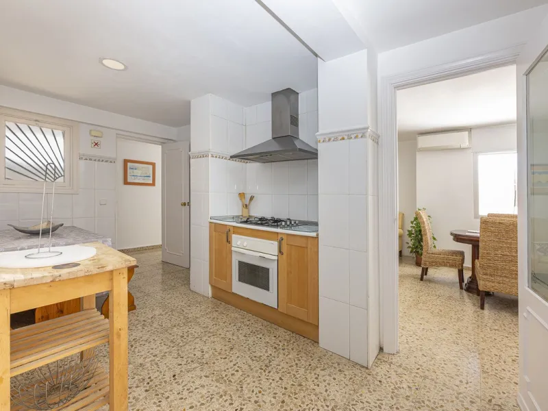 Strategic Investment in Marbella: Licensed Tourist Penthouse with Rooftop Terrace - constant flow of guests with over 90% occupancy - proven high profitability.