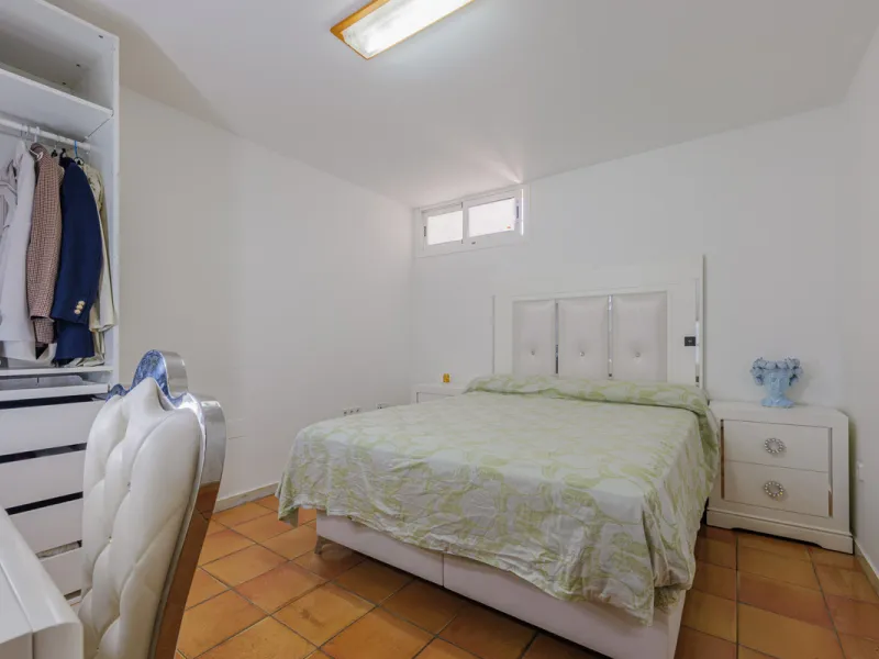 House - Detached Villa в продаже в Málaga, Málaga. В доме 8 спален и 5 ванных комнат. Площадь дома 685 м². Площадь участка 1250 м²