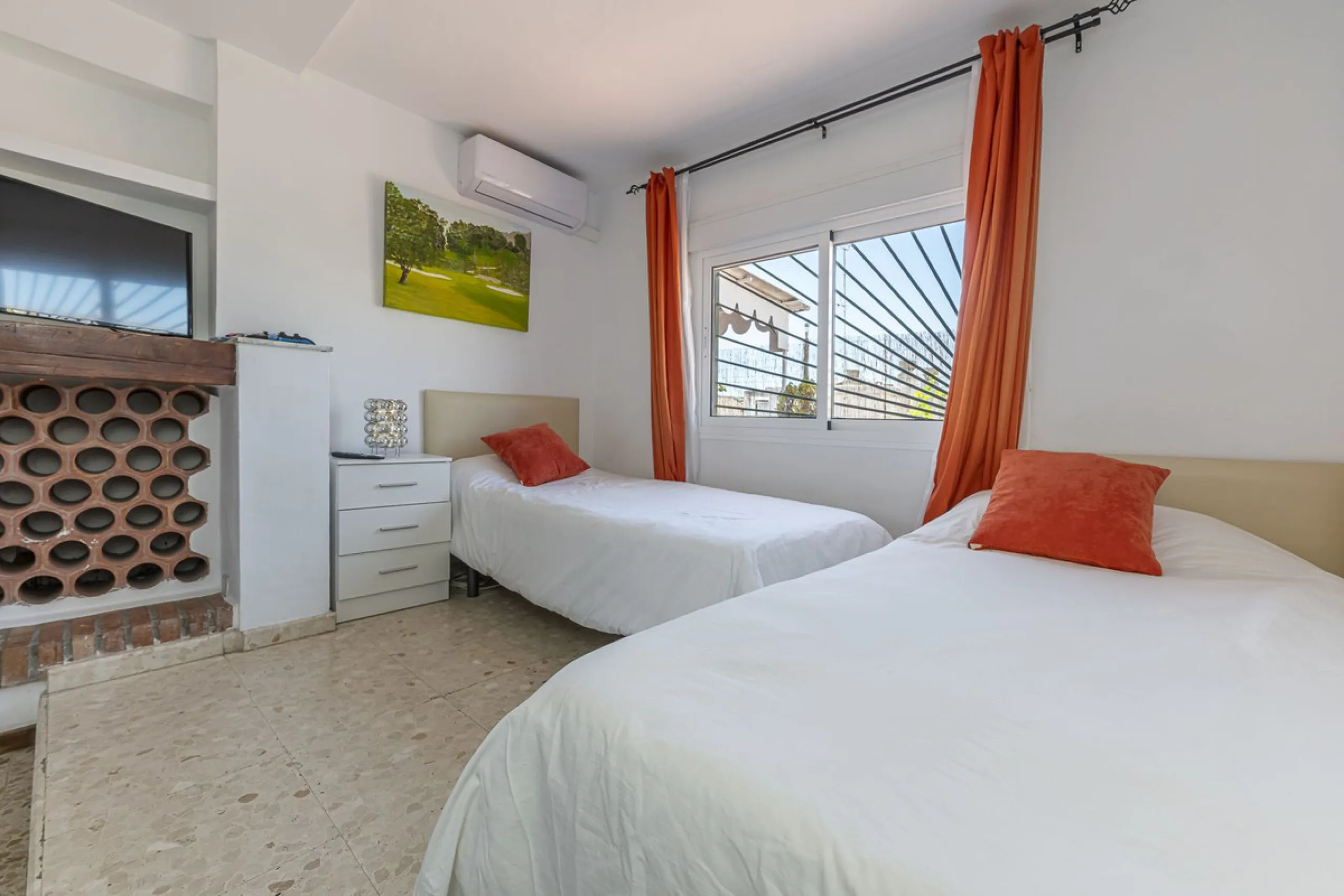 Strategic Investment in Marbella: Licensed Tourist Penthouse with Rooftop Terrace - constant flow of guests with over 90% occupancy - proven high profitability.