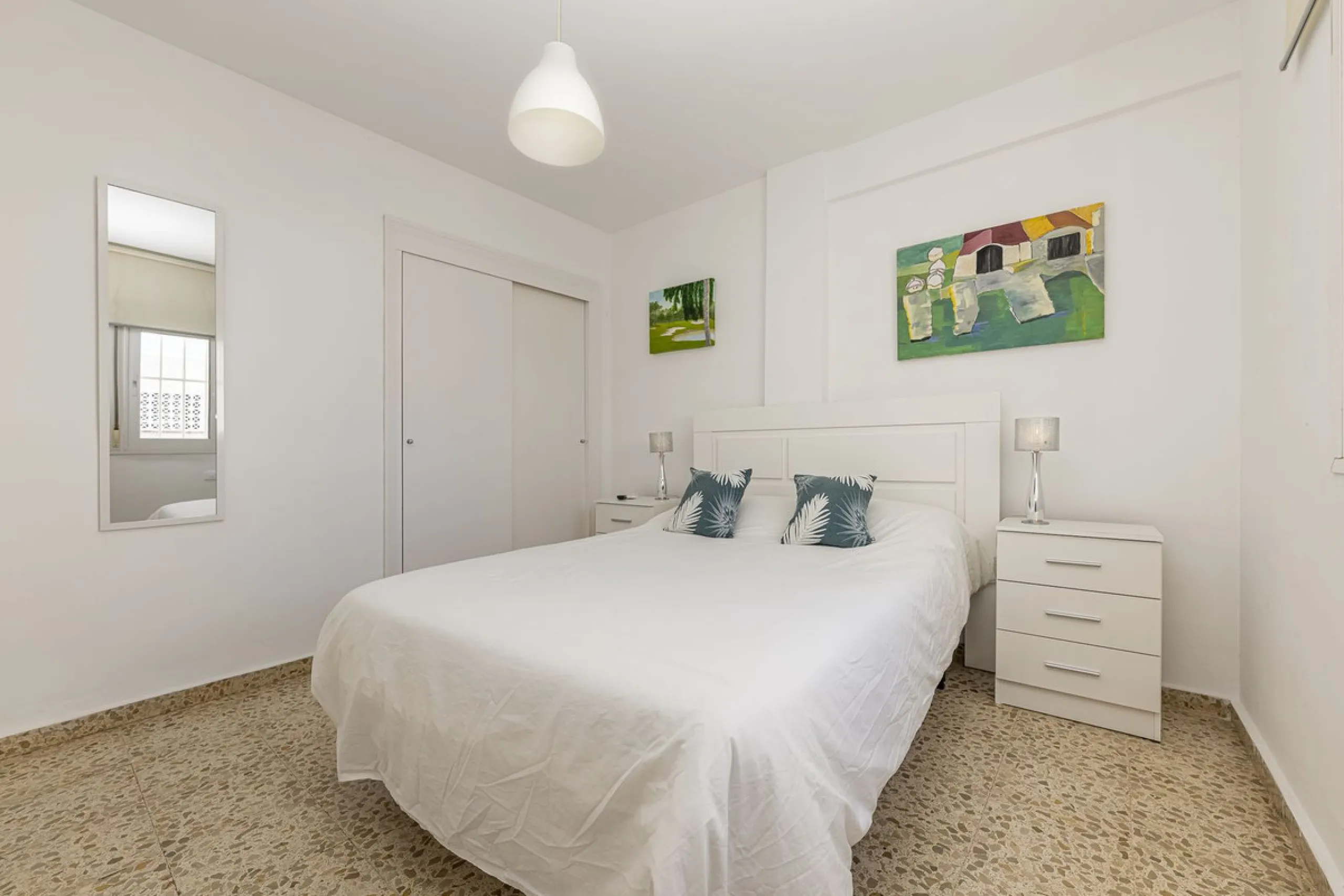 Strategic Investment in Marbella: Licensed Tourist Penthouse with Rooftop Terrace - constant flow of guests with over 90% occupancy - proven high profitability.