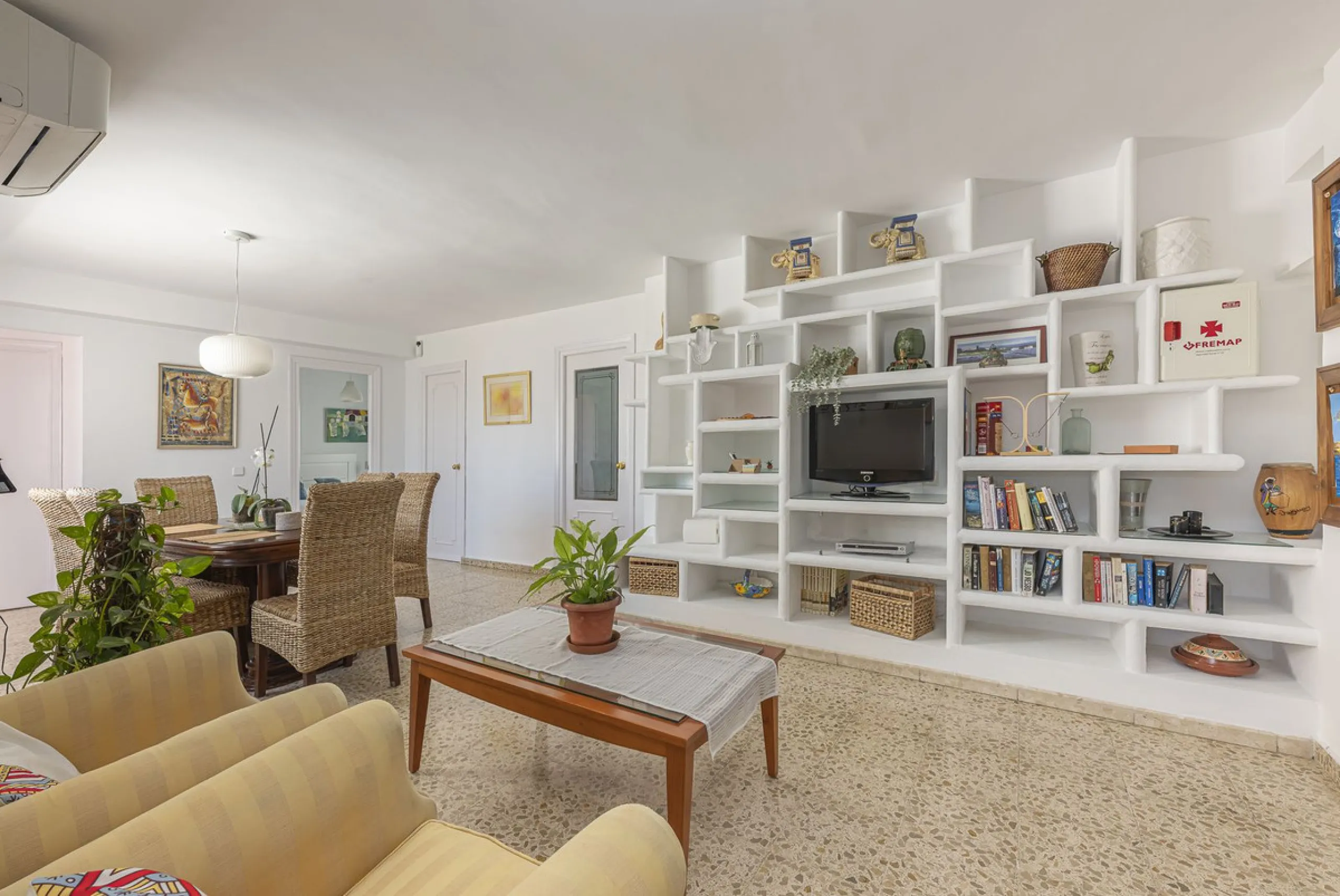 Strategic Investment in Marbella: Licensed Tourist Penthouse with Rooftop Terrace - constant flow of guests with over 90% occupancy - proven high profitability.