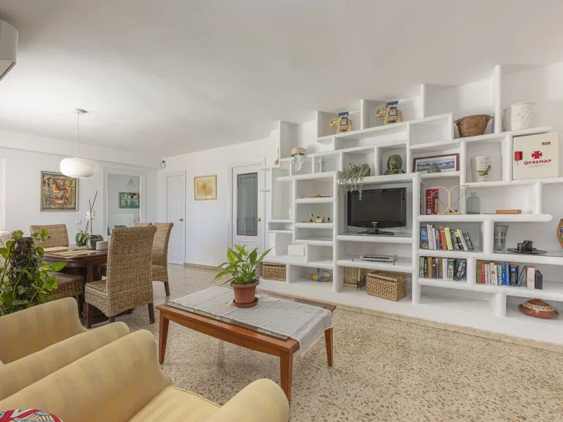 Strategic Investment in Marbella: Licensed Tourist Penthouse with Rooftop Terrace - constant flow of guests with over 90% occupancy - proven high profitability.